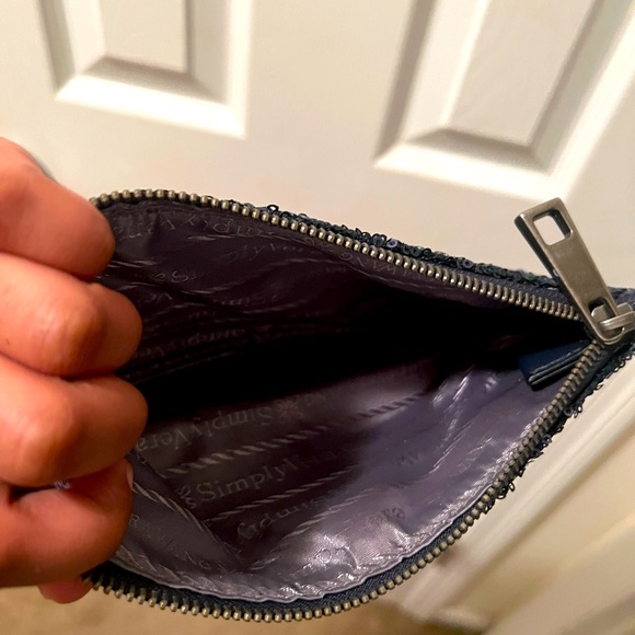 Vera Wang sequined clutch top
zipper with wristlet attachment . Never used - Picture 3 of 5
